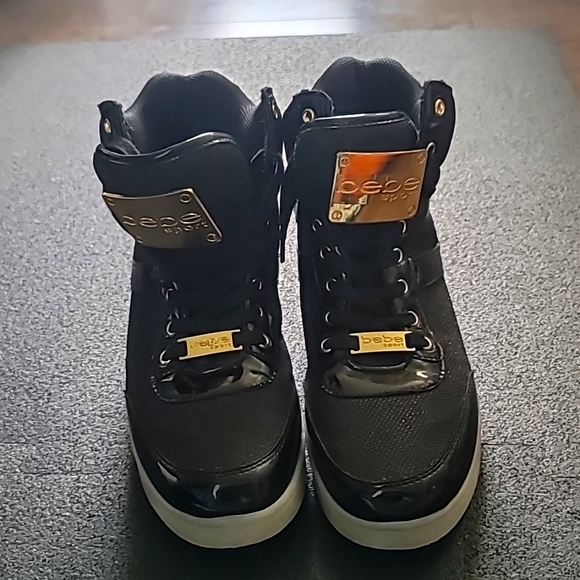 Shoes - Picture 2 of 3